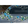 Blauwe rozen en harten voor trouwauto decoratie