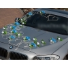Blauwe en witte rozen rotan harten Trouwauto decoratie