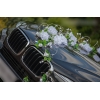 Witte decoratie trouwauto