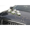 Trouwauto versiering witte rozen en harten
