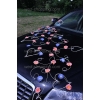 Trouwauto versiering perzik en blauw madeliefjes rotan hart