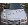 Trouwauto versiering witte bloemen DEK1006