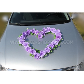 Licht lila  rozen voor een auto