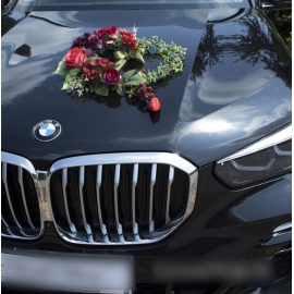 Trouwauto decoratie Bloemenhart in rood-bordeauxtinten