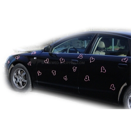 Roze hartjes voor trouwauto