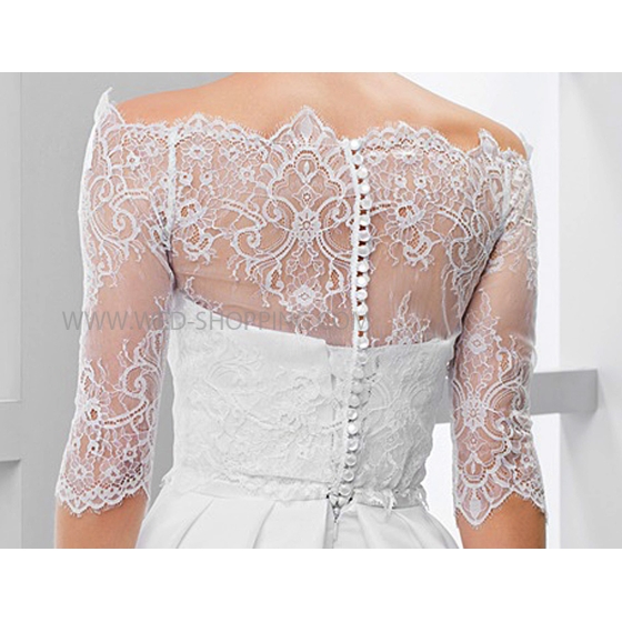 Blote schouders kant bolero topje met knoopjes op de rug K0031B
