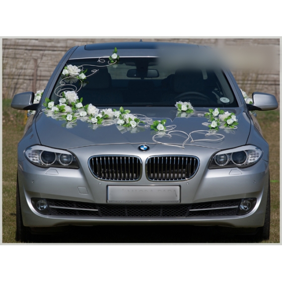 Versiering voor bruiloft auto ivoor rozen