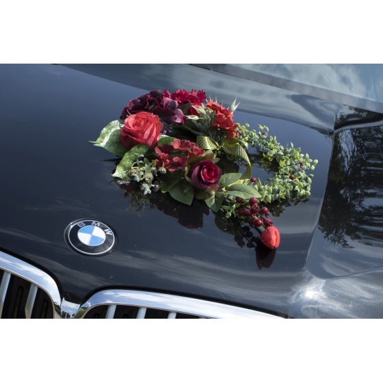 Trouwauto decoratie Bloemenhart in rood-bordeauxtinten