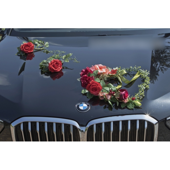 Trouwauto versiering in rood-bordeauxtinte Bloemenhart
