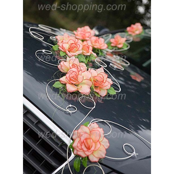 Decoratie voor trouwauto oranje bloemen